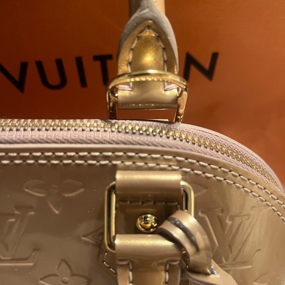 Louis Vuitton Gold Vernis Alma BB mini 2way NIB MPN: M50567 ❌❌SOLD❌❌ - Picture 8 of 16